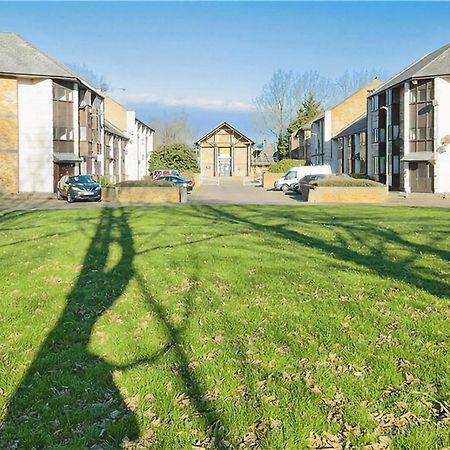 Manor Place Apartment Thamesmead Thamesmead  Bagian luar foto