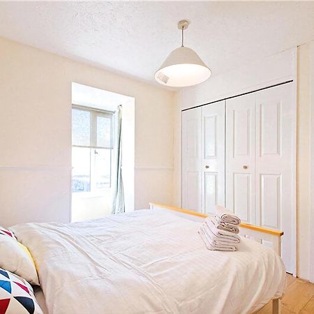 Manor Place Apartment Thamesmead Thamesmead  Bagian luar foto