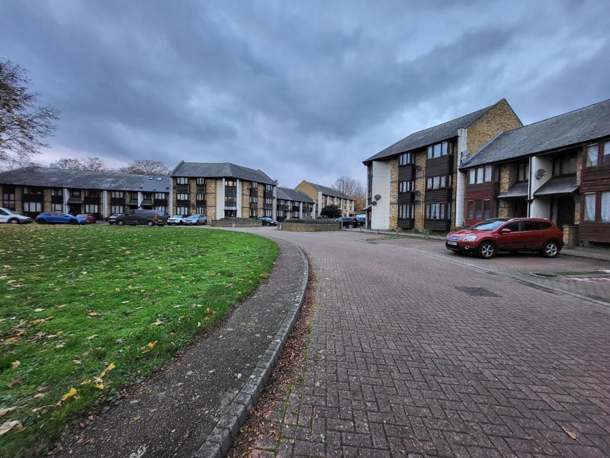 Manor Place Apartment Thamesmead Thamesmead  Bagian luar foto